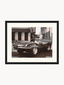 Ingelijste foto Steve McQueen in zijn Jaguar