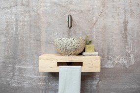 Saniclear Seba fonteinset met eiken plank, zwart-witte terrazzo waskom en verouderd ijzer kraan voor in het toilet