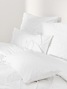 Perkalkatoenen dekbedovertrek Madeline met getufte decoratie