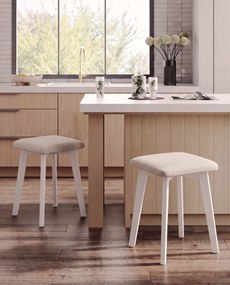 Mazzoni MILO Lichtbeige (stof Storm 04)/wit beuken onderstel - VIERKANTE GESTOFFEERDE KRUK VOOR KEUKEN/WOONKAMER