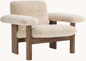 Loungefauteuil Brasilia van walnoothout met schapenvachtbekleding