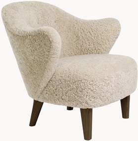 Schapenvacht fauteuil Ingeborg met eikenhouten poten