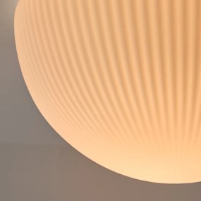 Plafondlamp of wandlamp, in gestreept opaline glas, diameter 33 cm, Loulou