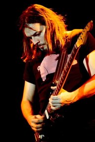 Foto David Gilmour, February 1977: concert of rock band Pink Floyd, (26.7 x 40 cm)