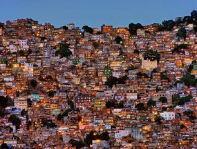 Foto Nightfall in the Favela da Rocinha, Adelino Alves