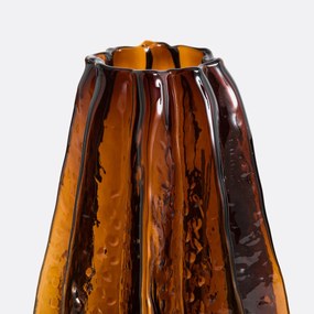 Vaas in getextureerd amberkleurig glas H29,5 cm, Yuvo