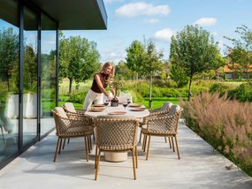 4 Seasons Outdoor Martinique tuinset met Hampton tafel 240 cm Tuinstoel   beige weerbestendig