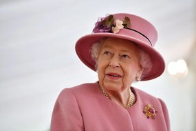 Foto The Queen Elizabeth II visits the Defence Science and Technology Laboratory, WPA Pool