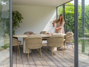 4 Seasons Outdoor Molina tuinset met Hampton tafel 240 cm Tuinstoel   beige weerbestendig