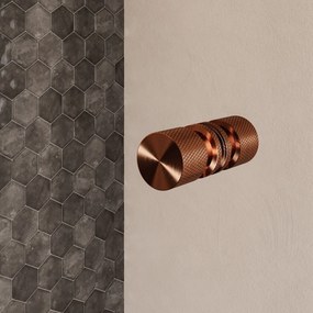 Brauer Void Carving profielloze nisdeur 90cm met draaideur 60cm aan muur koper geborsteld PVD
