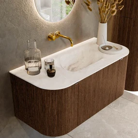 Mondiaz Kurve-dlux 100cm badmeubel ronding links/rechts walnut met 1 lade en 2 deuren en wastafel grunne midden zonder kraangat frappe