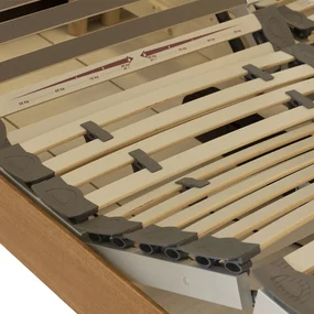 Elektrisch bed met houten lattenbodem
