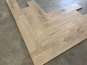Houtlook Tegel Visgraat 15x60 Cm Bruin DC1
