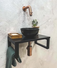 Saniclear Lovi fonteinset met zwarte waskom en koperen kraan voor in het toilet
