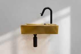Saniclear Oro fonteinset mat goud met zwarte gebogen kraan rechts