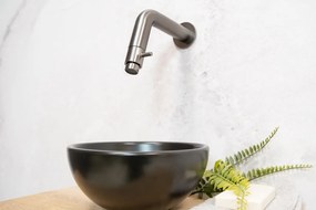 Saniclear Baru fonteinset met eiken plank, zwarte waskom en verouderd ijzer kraan voor in het toilet