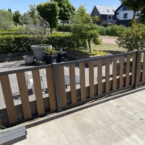 Tuinhek bruin gevlamd composiet Design met antraciet aluminium frame (180 x 80 cm)