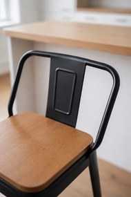 Kruk Torix met rugleuning van natuurlijk hout