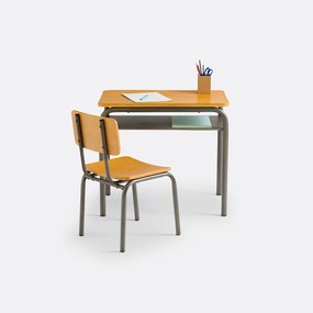 Bureau en stoel in vintage school stijl Buton