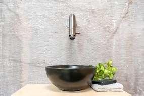 Saniclear Seba fonteinset met eiken plank, zwarte waskom en verouderd ijzer kraan voor in het toilet