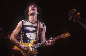 Foto Guitarist Carlos Santana on stage., 1985