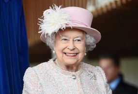 Foto Queen Elizabeth II at the Chichester Theatre, Stuart C. Wilson