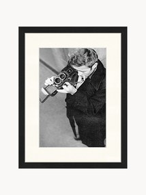Ingelijste print James Dean with Camera