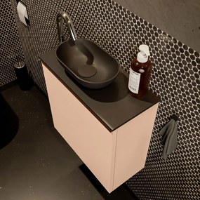 Mondiaz Fowy toiletmeubel 50cm rosee met zwarte waskom links en kraangat