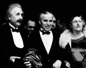 Kunstfotografie Albert Einstein and his wife Elsa with Charlie Chaplin, Unknown photographer,, (40 x 30 cm)