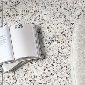 Vtwonen Tegels Terrazzo vloertegel 60x120cm wit gerectificeerd