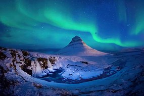 Foto Northern lights at Mount Kirkjufell, Iceland, FEBRUARY